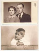 4 db RÉGI fotós képeslap: műtermi felvételek / 4 pre-1945 family photo postcards