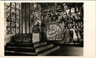 Székesfehérvár, Szent István király koporsója a mauzóleumban, belső. Fotó Tóth K.