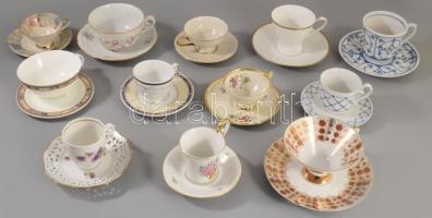 12 darab porcelán csésze alátéttel, közte érdekes darabokkal, jelzett, minimális kopással, klf méretben, közte Meissen, Rosenthal, hagymamintás, stb.