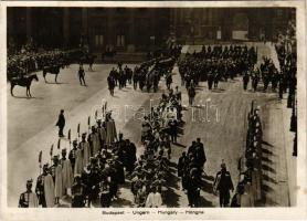 Budapest I. Szent István napi körmenet a várban. Szf. Idegenforgalmi Hivatala kiadása (hullámos / wavy)