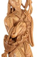 Faragott elefántcsont gésa szobor, Kína, cca 1880-1920, m: 24 cm