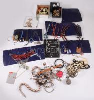 Doboznyi vegyes bizsu tétel, közte értékesebb darabokkal, ezüst (Ag) ékszerekkel, átnézésre érdemes!