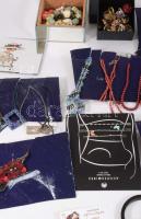 Doboznyi vegyes bizsu tétel, közte értékesebb darabokkal, ezüst (Ag) ékszerekkel, átnézésre érdemes!