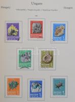 1960-1971 Magyar gyűjtemény sorokkal, blokkokkal, előnyomott csavaros albumban