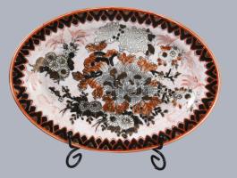 cca 1940 Kínai export porcelán ovális dísztál, jelzett, hibátlan, fém tartón, 25x17 cm