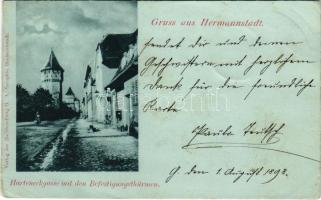 1898 Nagyszeben, Hermannstadt, Sibiu; Harteneckgasse mit Befestigungstürmen. G.A. Seraphin / Harteneck utca, torony este holdfényben / street, tower at night in moonlight (EB)