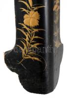 Kínai lakkozott kis asztal. Kína, 19. sz utolsó harmada, javítással, sérüléssel 29x29x25 cm