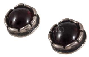 Ezüst (Ag) fülbevaló pár, gránát berakással, jelzett, bruttó 3,3g