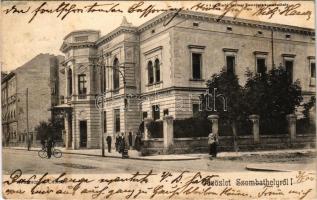 1904 Szombathely, Vármegyei kaszinó, Posch Testvérek vendéglője, férfi kerékpárral. Steiner Testvérek kiadása (ázott sarok / wet corner)