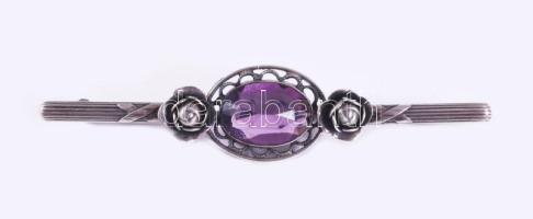 Ezüst (Ag) bross ametiszt medállal, h: 5,5 cm, jelzett, bruttó 4,4g