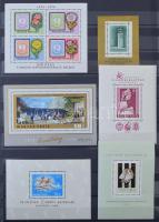 Blokkok és kisívek az 1940-es évektől, köztük sok névértékes, a végén egy kevés pecsételt is, 30 fekete lapos, A/4-es jó minőségű Lindner berakóban