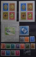 Magyar tétel, modern és régi anyag jobbakkal, sok összefüggéssel 2 db vastag fekete lapos A/4 berakó...