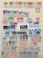 Vegyes külföldi bélyegek régi széteső A/4 berakó 15 oldalán. Érdekes vegyes anyag!