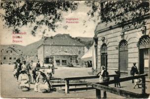 Brassó, Kronstadt, Brasov; Angerplatz / Porond tér, Stadlmüller, Mathias Wolf üzlete, piac / square, shops, market (gyűrődések / creases)