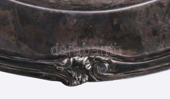 Ezüst (Ag) kínáló, plasztikus virágmintás peremrésszel. Bécs, 1872-1922 közötti fémjel, 800 ezreléke...