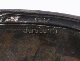 Ezüst (Ag) kínáló, plasztikus virágmintás peremrésszel. Bécs, 1872-1922 közötti fémjel, 800 ezreléke...