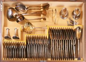 141 darabos ezüst (Ag) evőeszköz készlet, dobozában. Budapest, 1937-1966 közötti fémjel, 800 ezrelék...