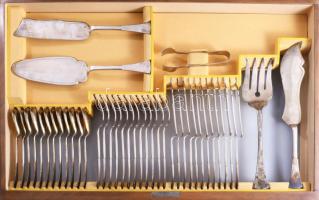 141 darabos ezüst (Ag) evőeszköz készlet, dobozában. Budapest, 1937-1966 közötti fémjel, 800 ezrelék...