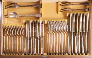 141 darabos ezüst (Ag) evőeszköz készlet, dobozában. Budapest, 1937-1966 közötti fémjel, 800 ezrelék...