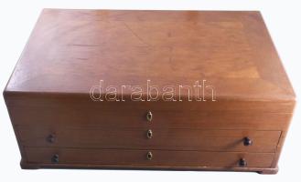 141 darabos ezüst (Ag) evőeszköz készlet, dobozában. Budapest, 1937-1966 közötti fémjel, 800 ezrelék...