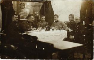 Budapest VII. Baross tér, Keleti kávéház, italozó K.u.k. katonák társasága, belső. photo (fl)