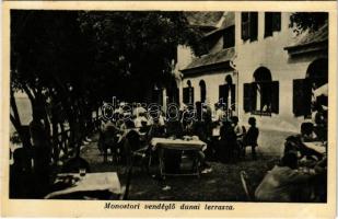 1942 Szigetmonostor, Monostori vendéglő dunai terasza vendégekkel (EB)