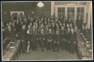 cca 1930-1940 Sakkverseny csoportképe, fotó, a hátoldalon pecséttel ("Beller Rezső Fényképész"), 12x17 cm