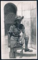 1935 Holland cserkész fotója a Halászbástyán, dátumozva (1938. VIII. 20.) és feliratozva, fotólap, 13x8 cm