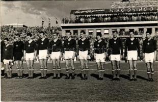 1962 április 29. Budapest XIV. Népstadion, Magyarország-Törökország (2:1) labdarúgó mérkőzés, a magyar csapat, játékosok, focisták / Hungarian national football team, Hungary-Turkey football match. sport photo (tűnyom / pinmark)