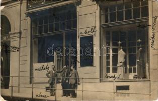 Budapest V. Ragó László szabómester üzlete és műhelye. Piarista utca - Petőfi tér sarok. photo (EB)
