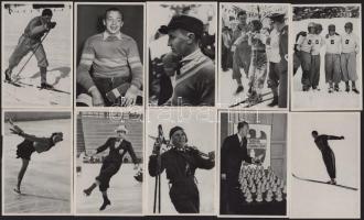 1936 Berlini - Garmisch Partenkircheni téli olimpia gyűjtőképek (Sammelwerk Nr. 14. Olympia 1936 - Band II), összesen 29 db, 9x12 cm Hátoldalán nyomtatott feliratokkal 1936 Berlin - Garmisch Partenkirchen Winter Olympics collection photos (Sammelwerk Nr. 14. Olympia 1936 - Band II), 29 pieces in total, 9x12 cm With printed inscriptions on the back