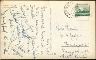 1957 Az MTK bajnok labdarúgócsapatának tagjainak autográf aláírással ellátott képeslapja az edzőtábo...