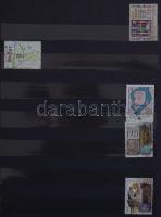 10 és 12 fekete lapos jó A4-es berakók (bennük legalább 200 klf 2011 utáni magyar bélyeg), dobozban