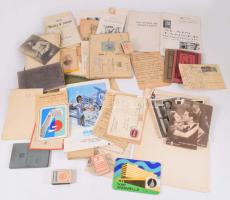 Cipősdoboznyi vegyes papírrégiség, igazolványok, bizonyítványok, képeslapfüzetek