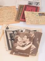 Cipősdoboznyi vegyes papírrégiség, igazolványok, bizonyítványok, képeslapfüzetek