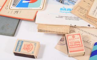 Cipősdoboznyi vegyes papírrégiség, igazolványok, bizonyítványok, képeslapfüzetek