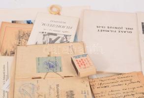 Cipősdoboznyi vegyes papírrégiség, igazolványok, bizonyítványok, képeslapfüzetek