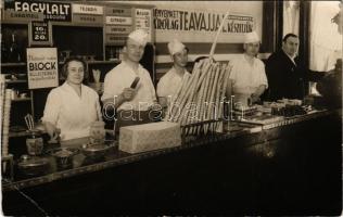 Budapest (?) cukrászda belső, személyzettel. photo (non PC) (EB)