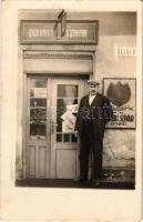 Budapest, Magyar Királyi dohány és szivar áruda üzlete, előtte a tulajdonos. Üllői út. photo (Rb)