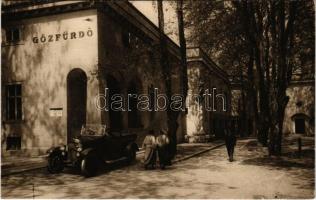 Budapest II. Szent Lukács gőzfürdő, automobil. Erdélyi fényképész felvétele után