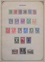 Osztrák és magyar gyűjtemény nagyalakú albumban, sok jó értékű darab, sok beazonosítatlan anyag. Mag...