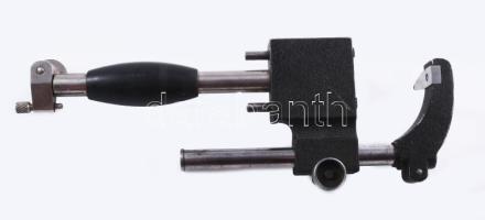 Mikrométeres mérő szerszám, horonymérő, furatmérő, vagy esetleg órás szerszám. 23 cm