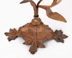 cca 1900 Szecessziós háromágú bronz gyertyatartó, plasztikus növényi díszítéssel, m: 34,5 cm