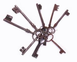 9 darab antik kulcs, 18-19.sz.