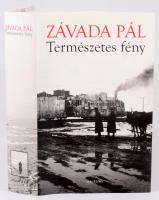 Závada Pál: Természetes fény. Bp.,2014,Magvető. Kiadói kartonált papírkötés, kiadói papír védőborítóban.;