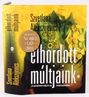 Szvetlana Alekszijevics: Elhordott múltjaink. Ford.: Iván Ildikó. Bp., 2015, Európa. Kiadói kartonált papírkötés, kiadói papír védőborítóban.
