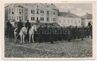 1938 Léva, Levice; bevonulás, hátoldalon magyar zászlós szalag és visszatért bélyegzés / entry of the Hungarian troops, Hungarian flag textile on the backside + "1938 Léva visszatért" So. Stpl. (fl)