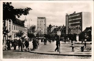 Pozsony, Pressburg, Bratislava; Nám. A. Hlinku / A. Hlinka tér, villamos / square, tram (EK)
