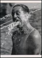 1929 Munkácsi Márton (1896-1963) magyar - amerikai fotóriporter és fotóművész felvétele (Nagyfröccs), 1 db modern nagyítás jelzés nélkül, 21x15 cm