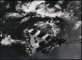 cca 1975 "Pillangók bevetésen", szolidan erotikus felvétel, 1 db modern nagyítás, jelzés nélkül, 15x21 cm